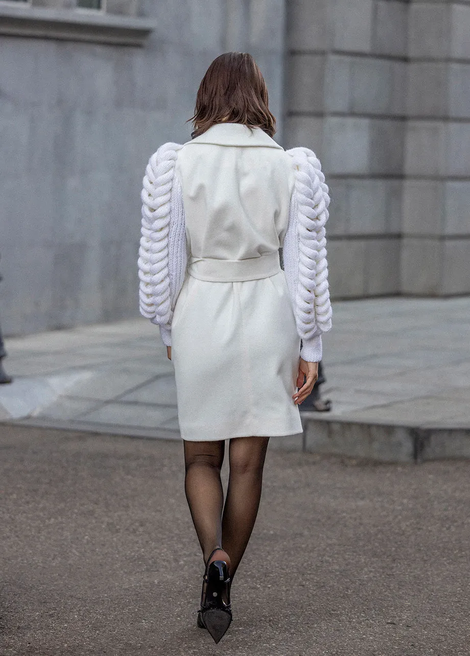 BELTED COAT WITH KNITED SLEEVES