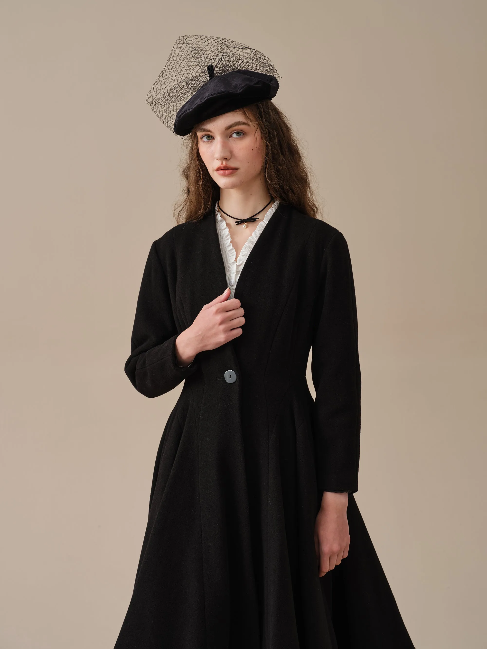 LITTLE WOMEN 22 | WOOL COAT IN BLACK