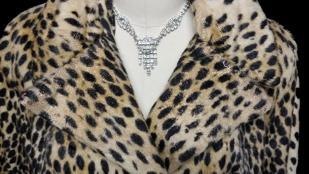 *VINTAGE FAUX FUR LEOPARD COAT WITH HUGE BUTTONS - GREAT FOR FALL OVER JEANS OR SLACKS